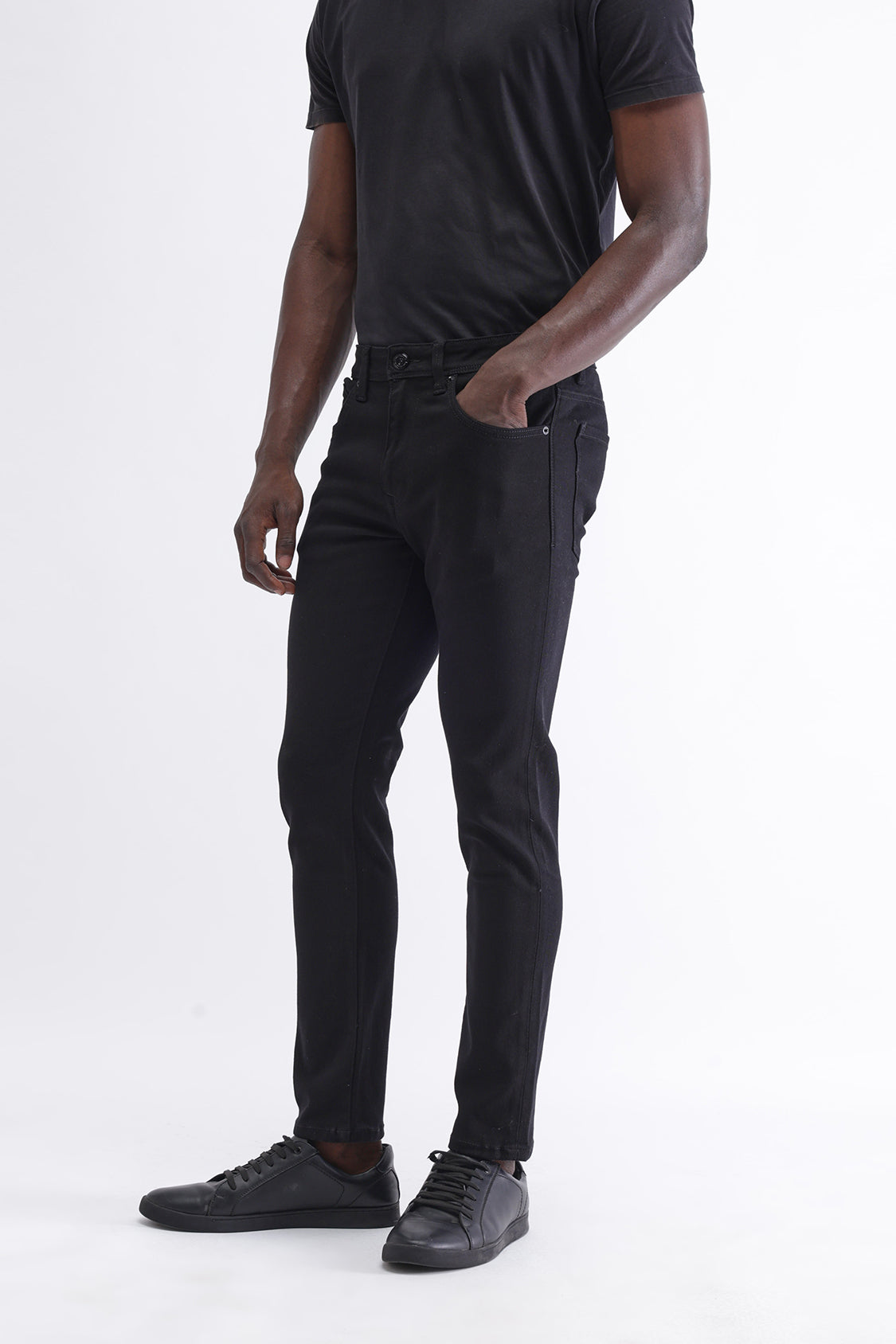 SLIM FIT DARK WASH JEANS
