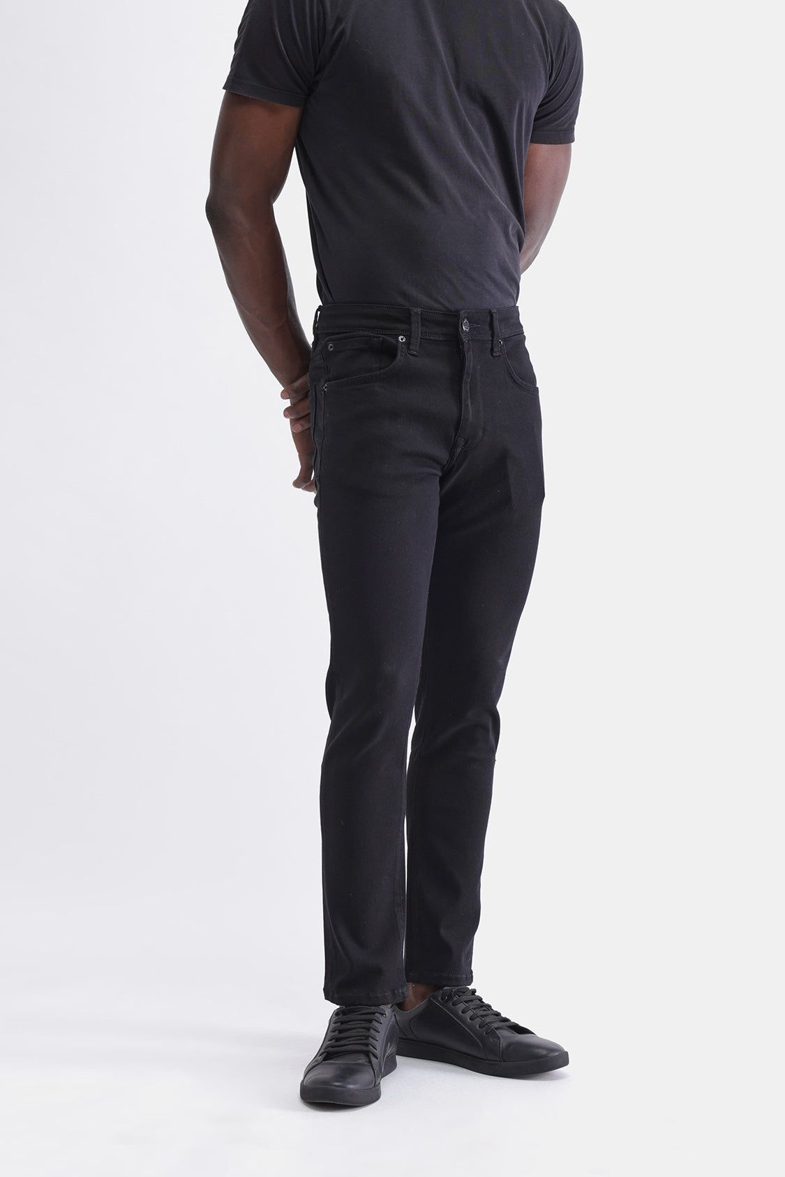 SLIM FIT DARK WASH JEANS