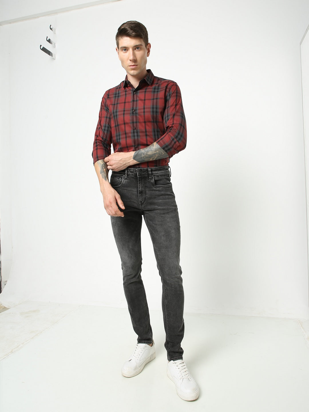 Men Slim Mid Rise Black Jeans Men Slim Mid Rise Black Jeans