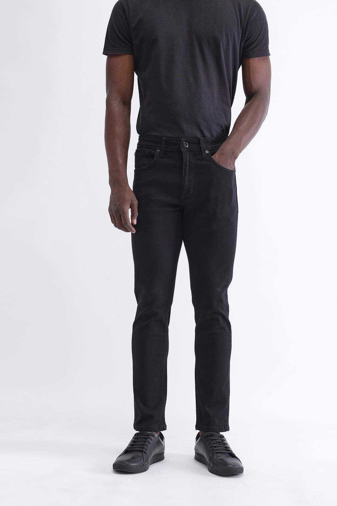 SLIM FIT DARK WASH JEANS